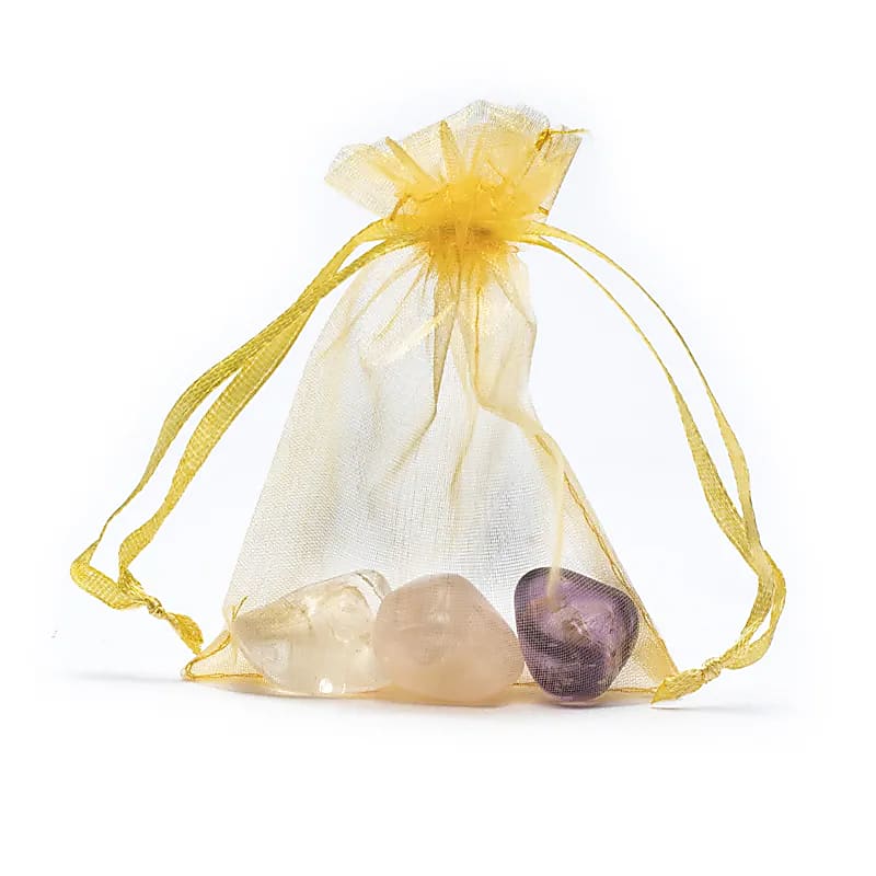 Gouden driehoek in een organza-zakje