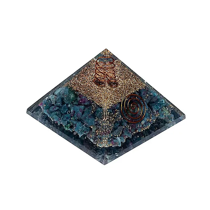 Orgoniet piramide robijn in kyaniet