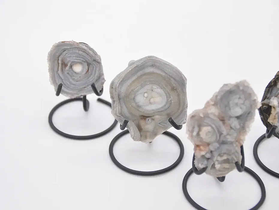 Chalcedoon rozet op standaard