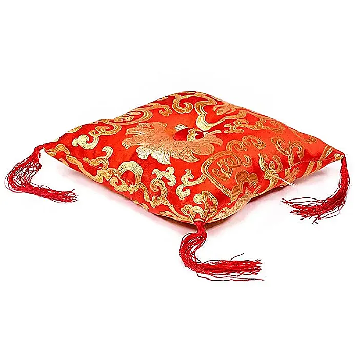 16310 Klankschaalkussen rood met  bloemmotief 12 x 12 x 4